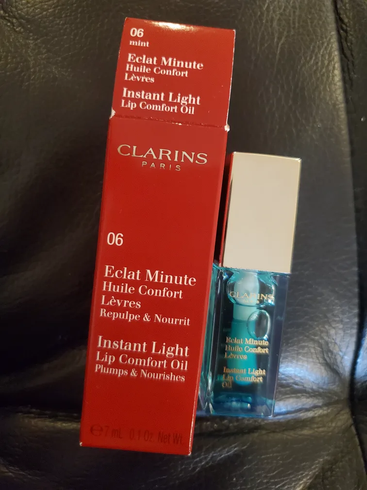 Clarins Instant Light Lip Comfort Oil $25 Each image indicator(3)