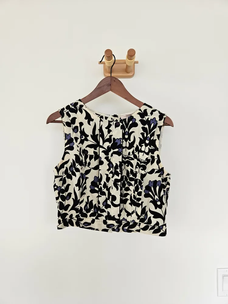 Floral blouse with ruffles thumbnail