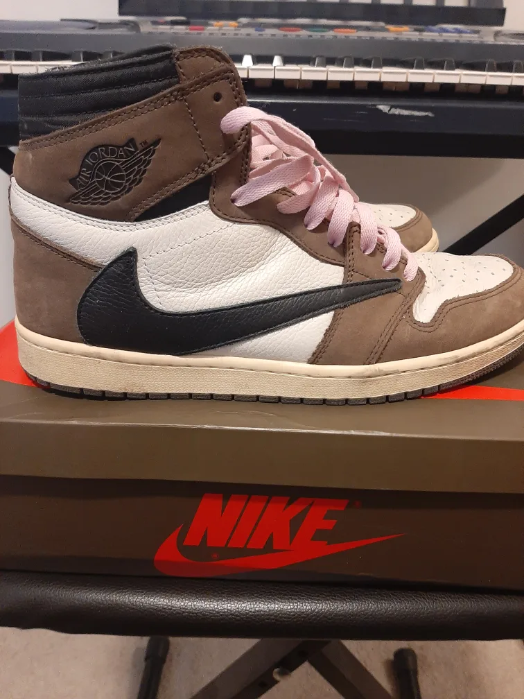 Nike Aj1 Travis scott mocha reps image indicator(4)