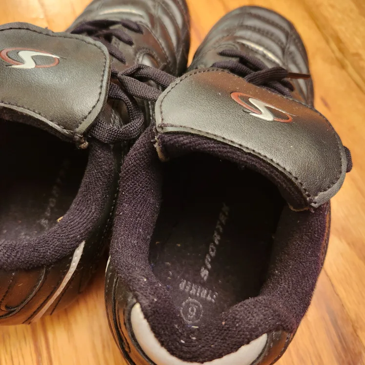 Soccer Cleats - Size 6 image indicator(2)