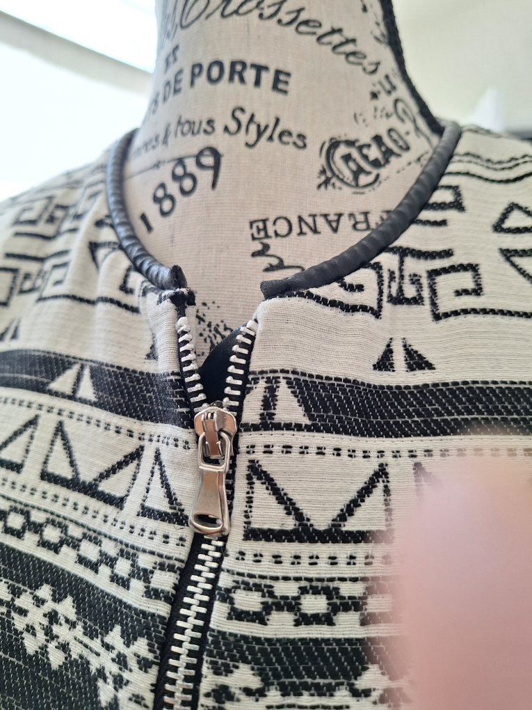 Zara Black and White Aztec Print Jacket - photo 2