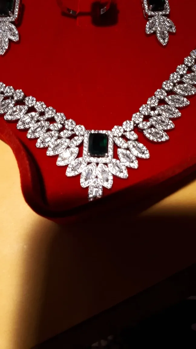 Brand new 925-Elegant Emerald and Cubic Zirconia silver image indicator(3)