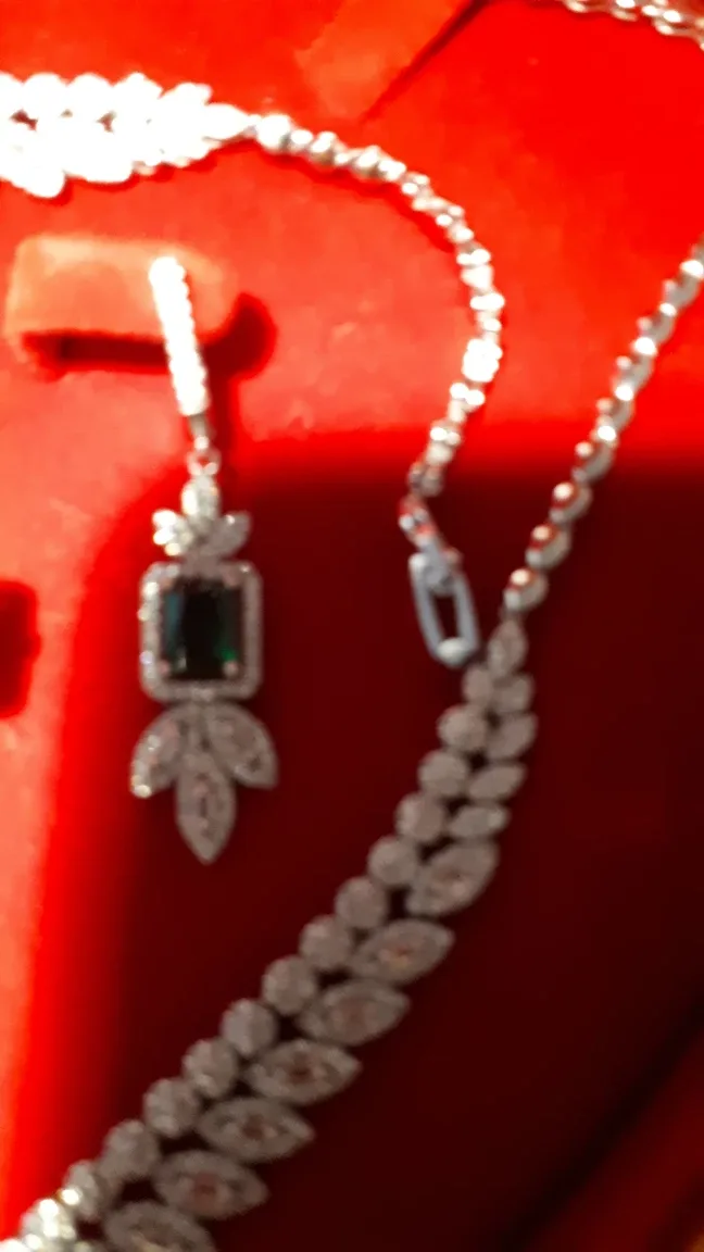 Brand new 925-Elegant Emerald and Cubic Zirconia silver image indicator(4)