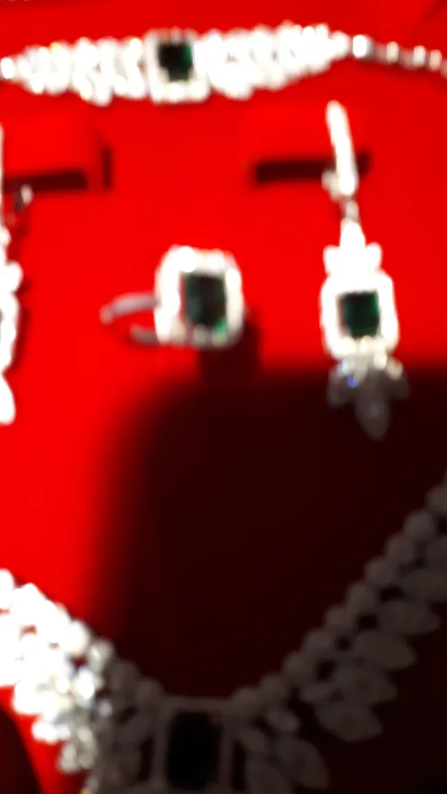 Brand new 925-Elegant Emerald and Cubic Zirconia silver image indicator(5)