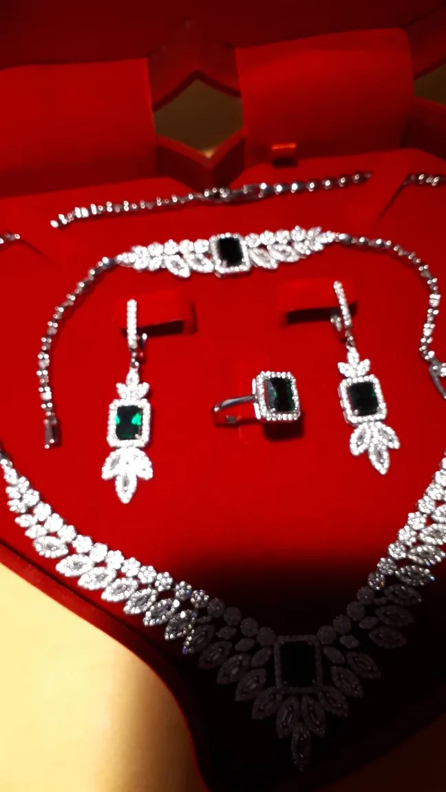 Brand new 925-Elegant Emerald and Cubic Zirconia silver image indicator(6)