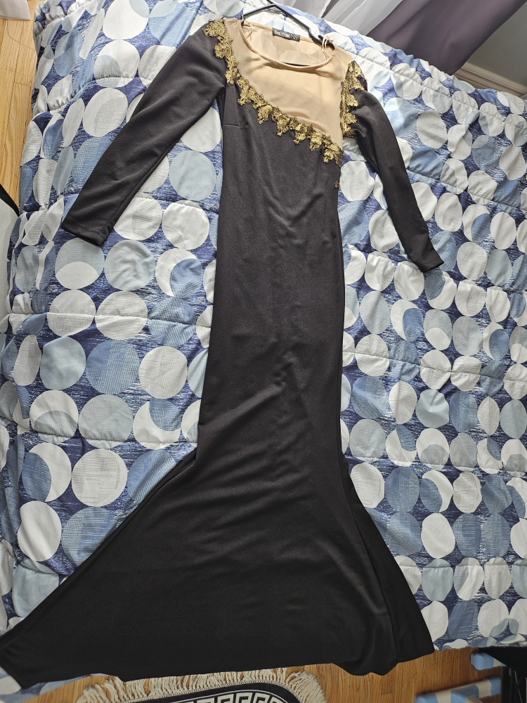 Elegant Black and Gold Evening Gown - photo 2