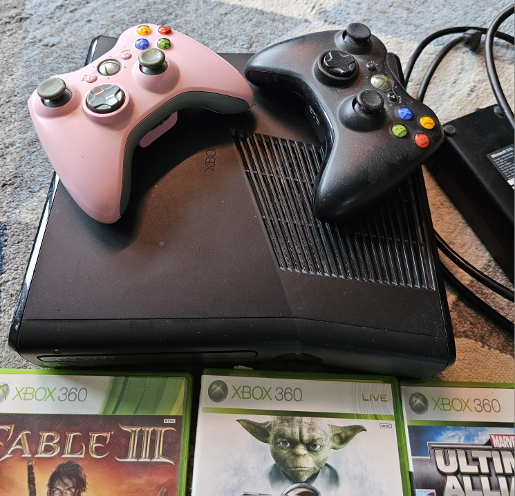 Xbox 360 Console with Games and Controllers - photo 2