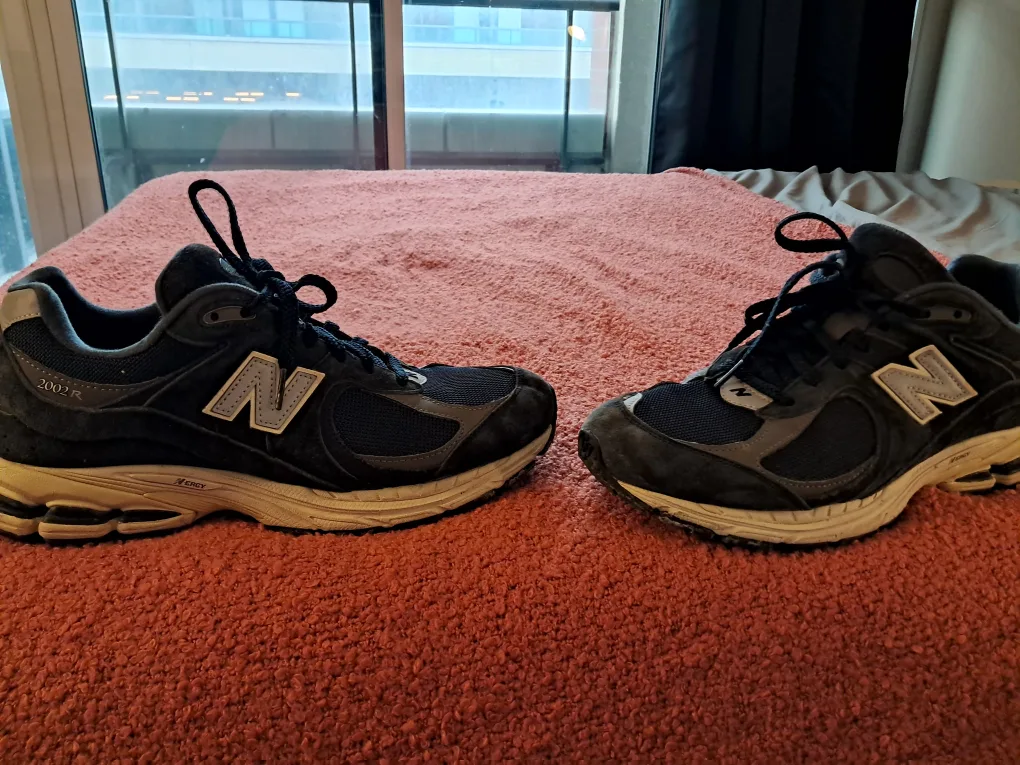 New Balance 2002R Shoes - Men's Size 10 thumbnail