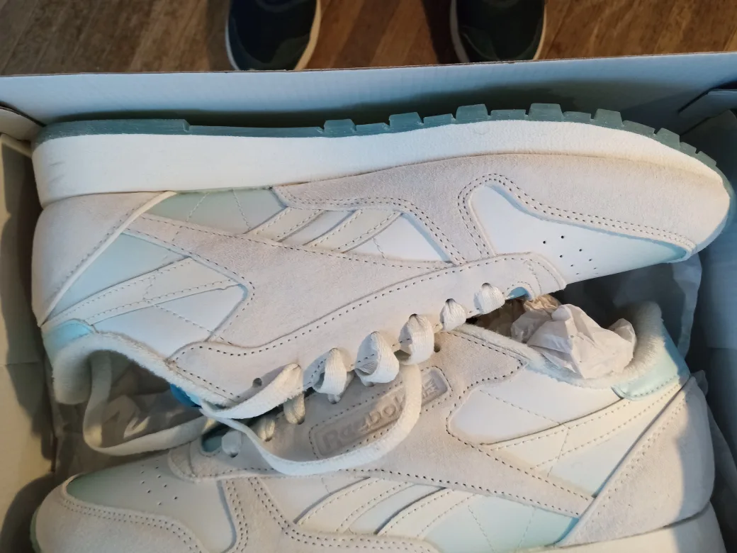 Reebok Classic Leather Unisex Running Shoes - Size 10.5 US image indicator(2)