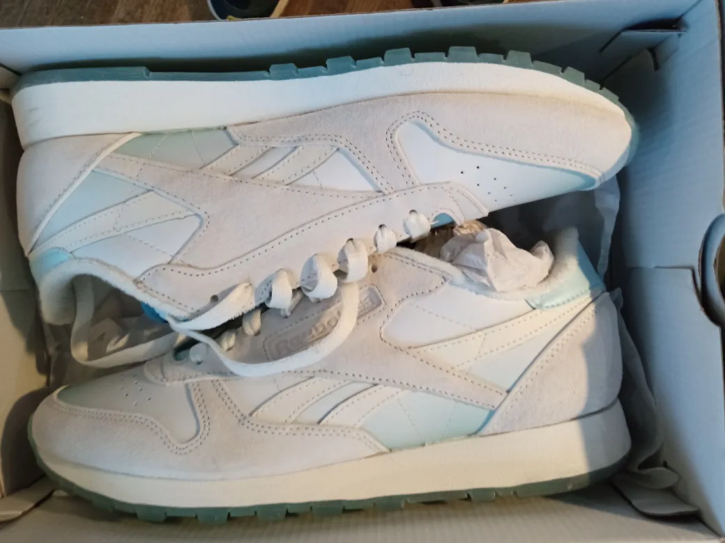 Reebok Classic Leather Unisex Running Shoes - Size 10.5 US image indicator(3)