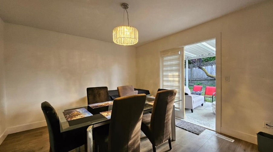 Dining table with 6 chairs