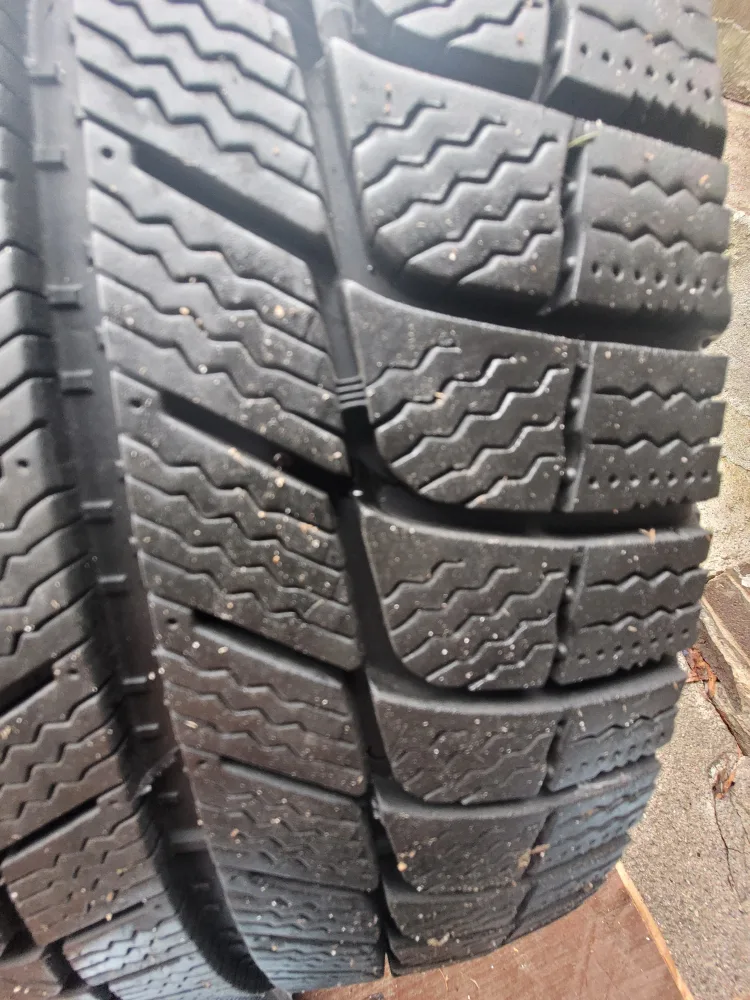 Michelin X-ICE x i3 225 45/R18 image indicator(6)