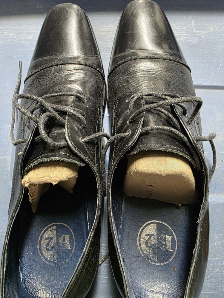 Men's Black Leather Dress Shoes Size 9.