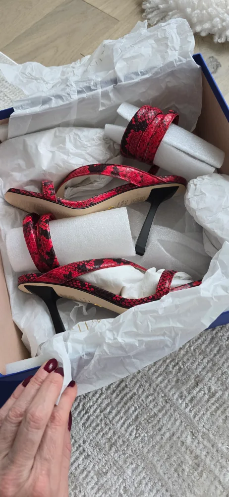 New sandals image indicator(2)