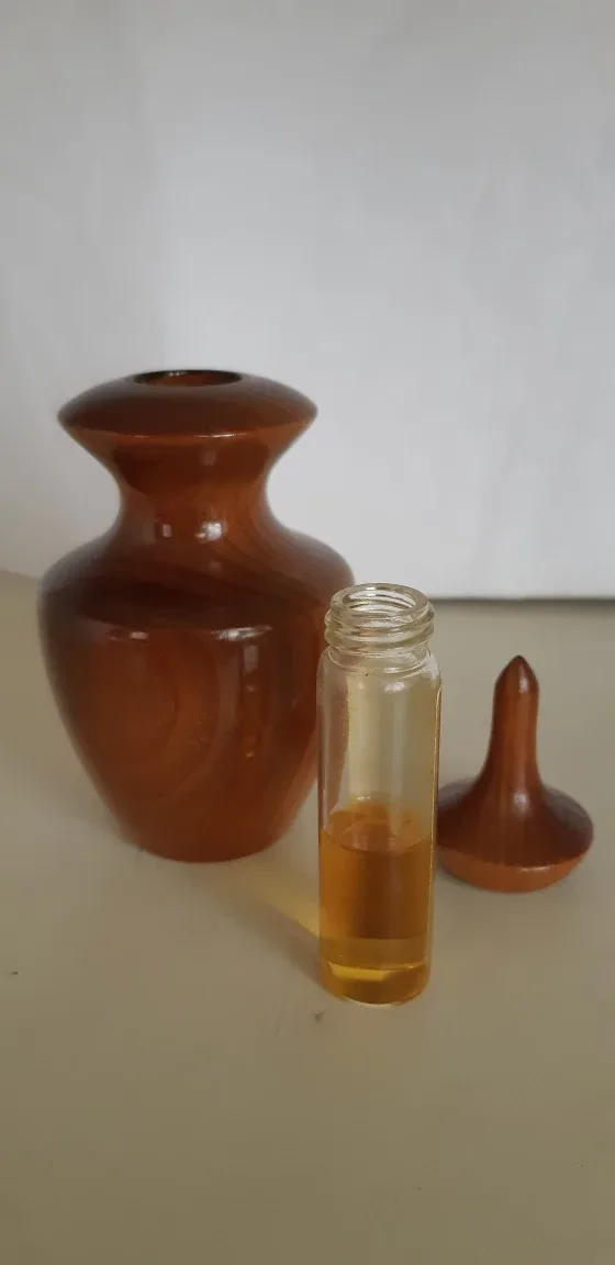 Vintage Wooden Perfume Bottle image indicator(3)