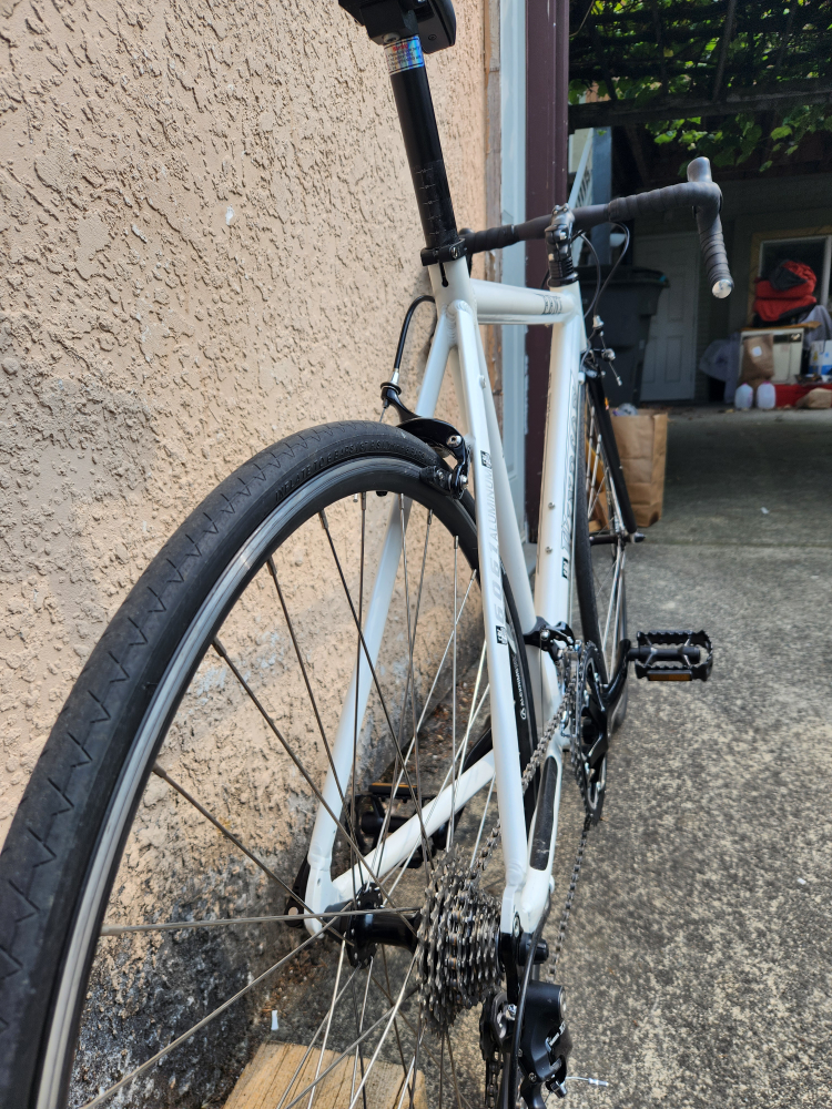 Refurbished 2011 Windsor Fens Road Bike - photo 2