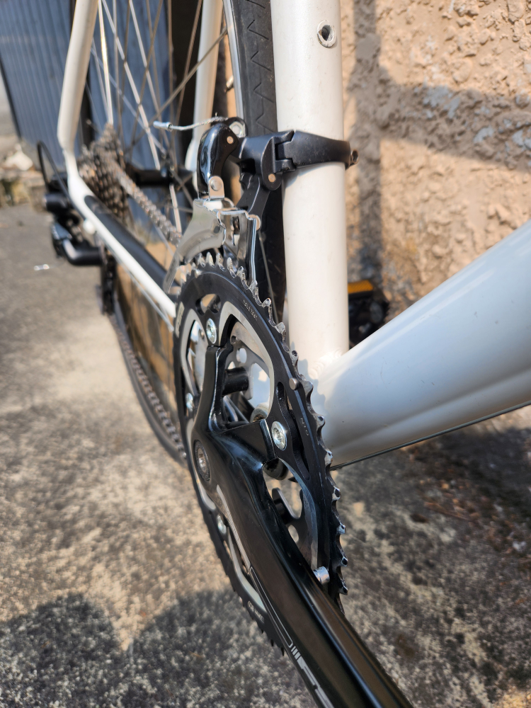 Refurbished 2011 Windsor Fens Road Bike - photo 4