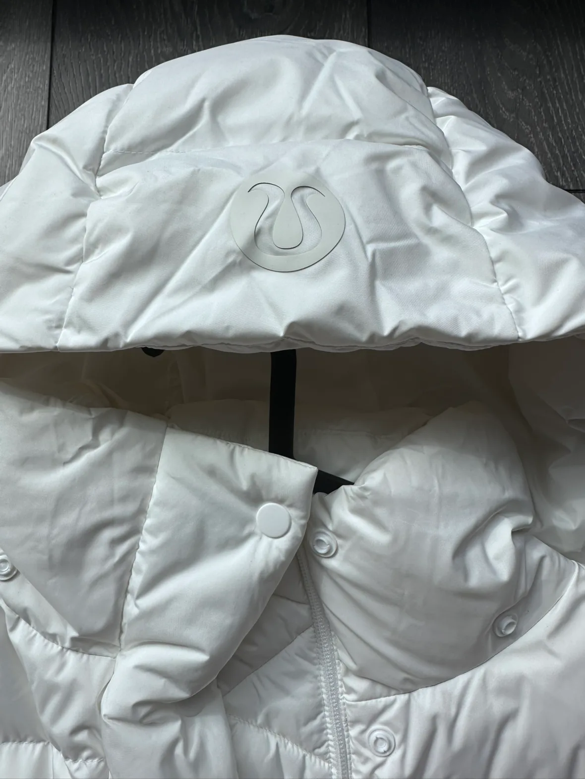 LIKE NEW Lululemon Women’s Wunder Puff Cropped Vest image indicator(2)