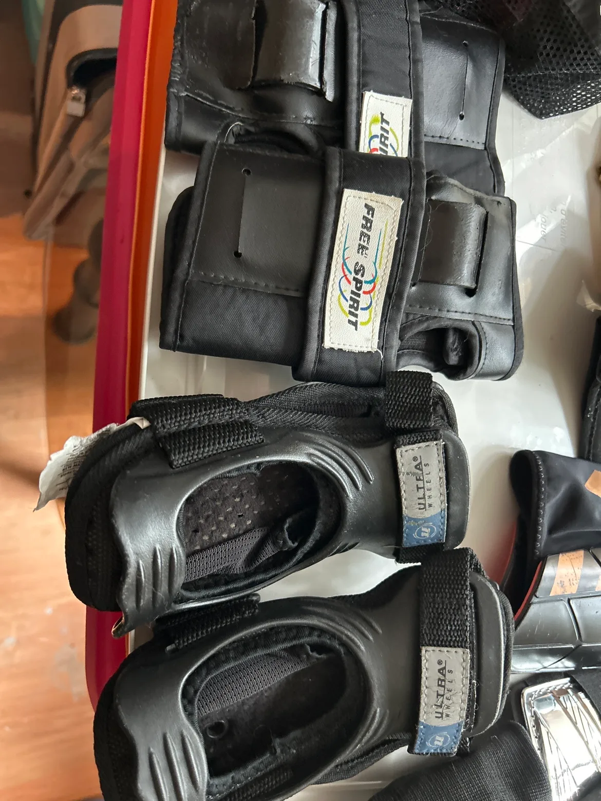 Protective Gear  - Soccer Shin Guards, knee / wrist image indicator(4)