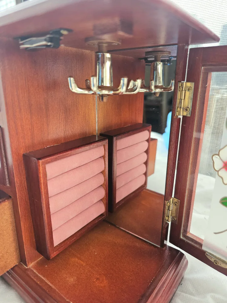 Vintage Wooden Jewelry box/display image indicator(3)