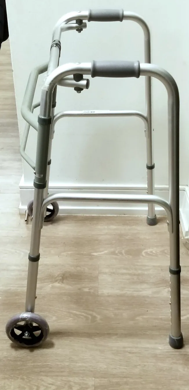 Lightweight Rollator Walker image indicator(3)
