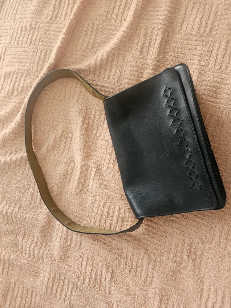 McGregor Paris Black Leather Shoulder Bag image indicator(3)