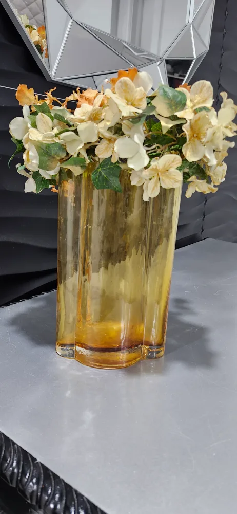 Amber Glass Vase with Faceted Design image indicator(2)