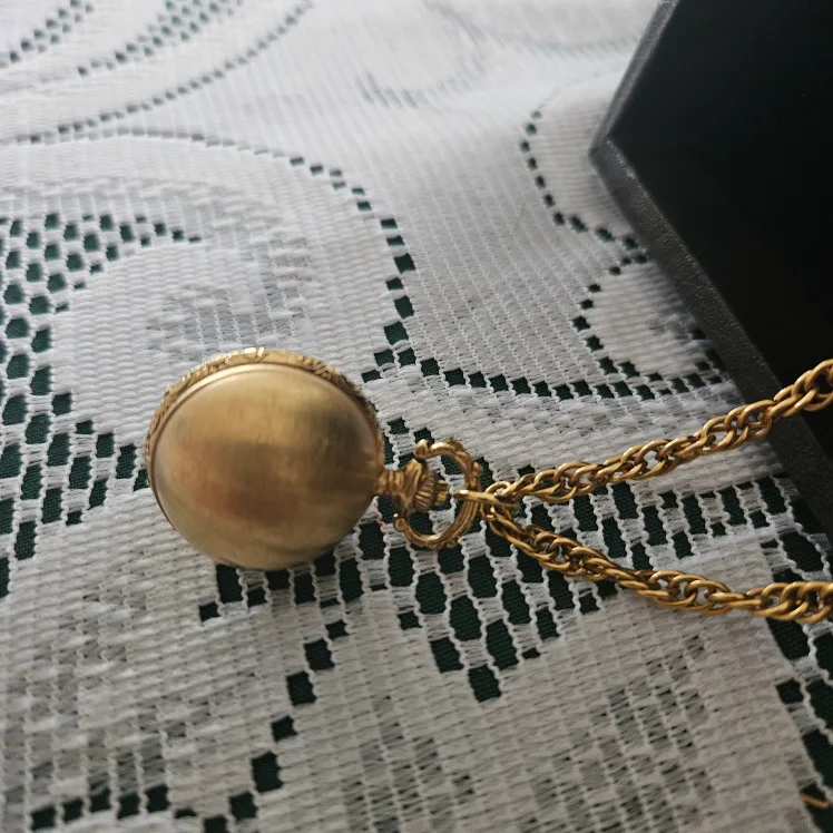 "La Fleur" Quartz Orb Pendant Watch image indicator(2)