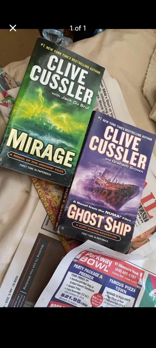 Lot of Five Military History Books image indicator(10)