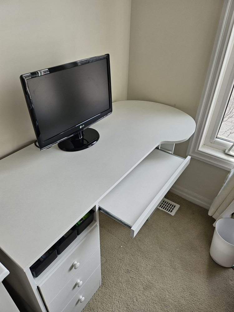 Computer Desk - can deliver for an extra fee - photo 2