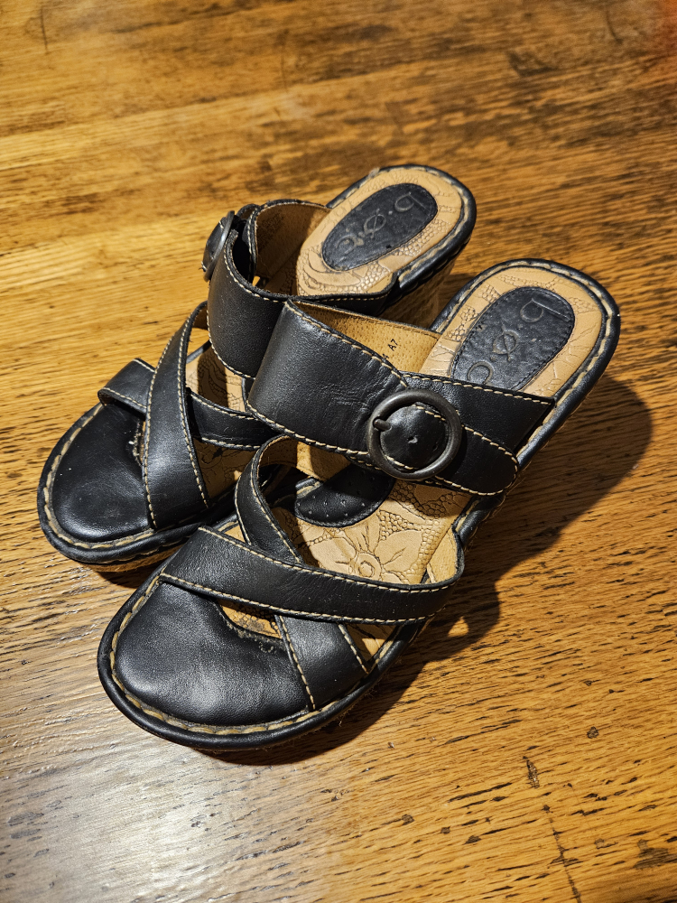 💚 Born Women's Black Leather Wedge Sandals