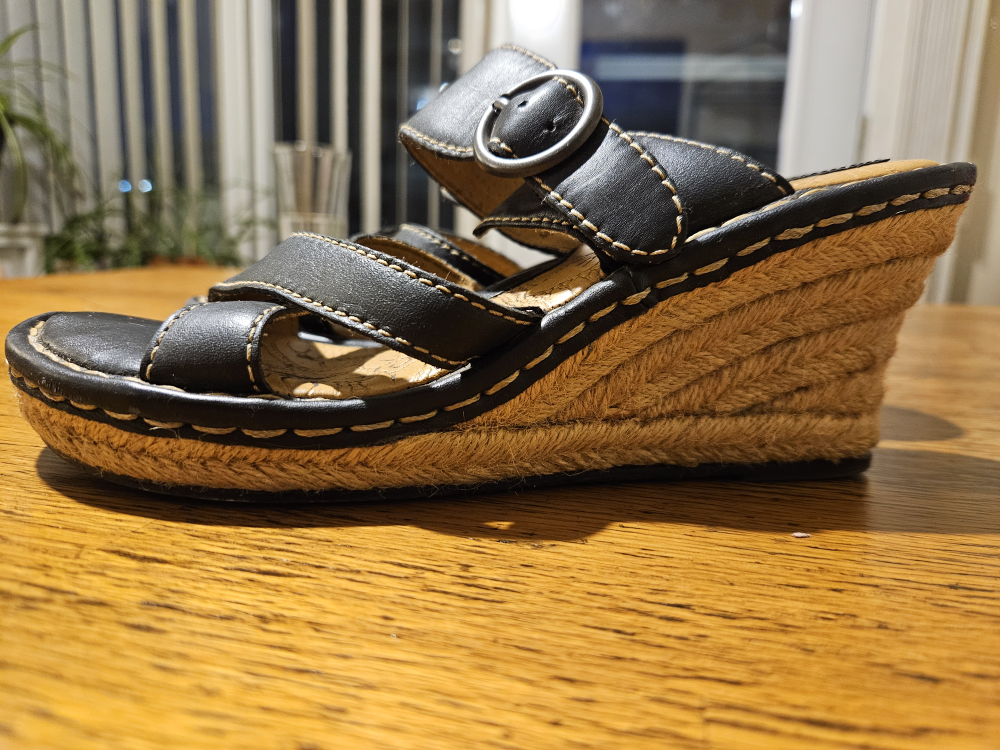 💚 Born Women's Black Leather Wedge Sandals - photo 2