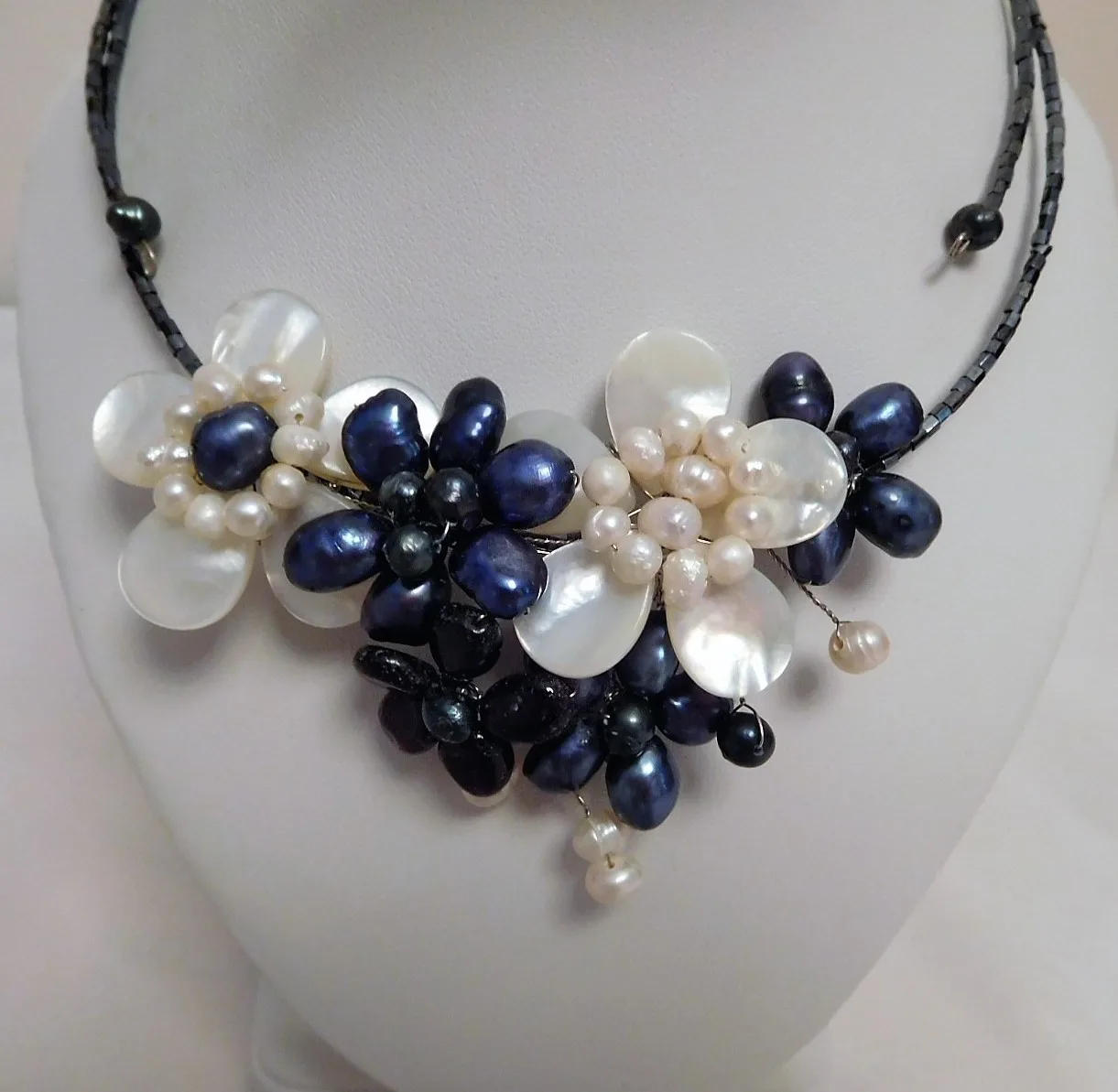 NEW Elegant Pearl Necklace and Bracelet Set image indicator(4)
