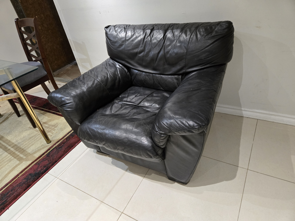 Black Leather Armchair - photo 2