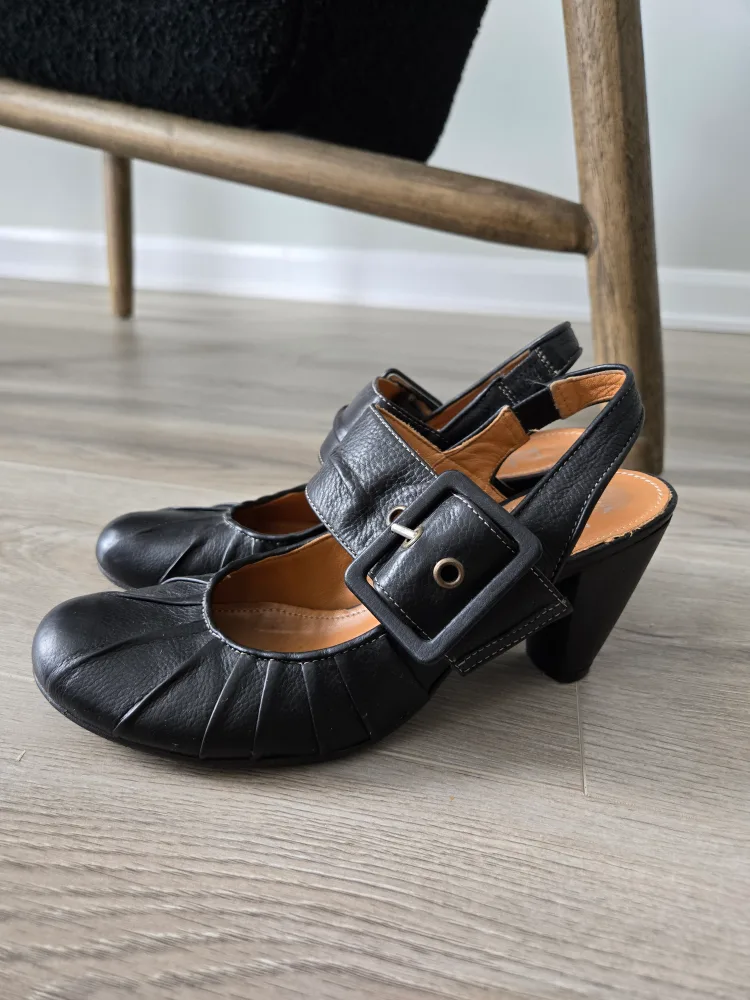 Exibit Women's Black Leather Slingback Heels, Size 8.5 image indicator(2)