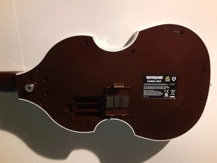 Xbox 360 Rockband Guitar | Paul McCartney Hofner | Rare image indicator(7)