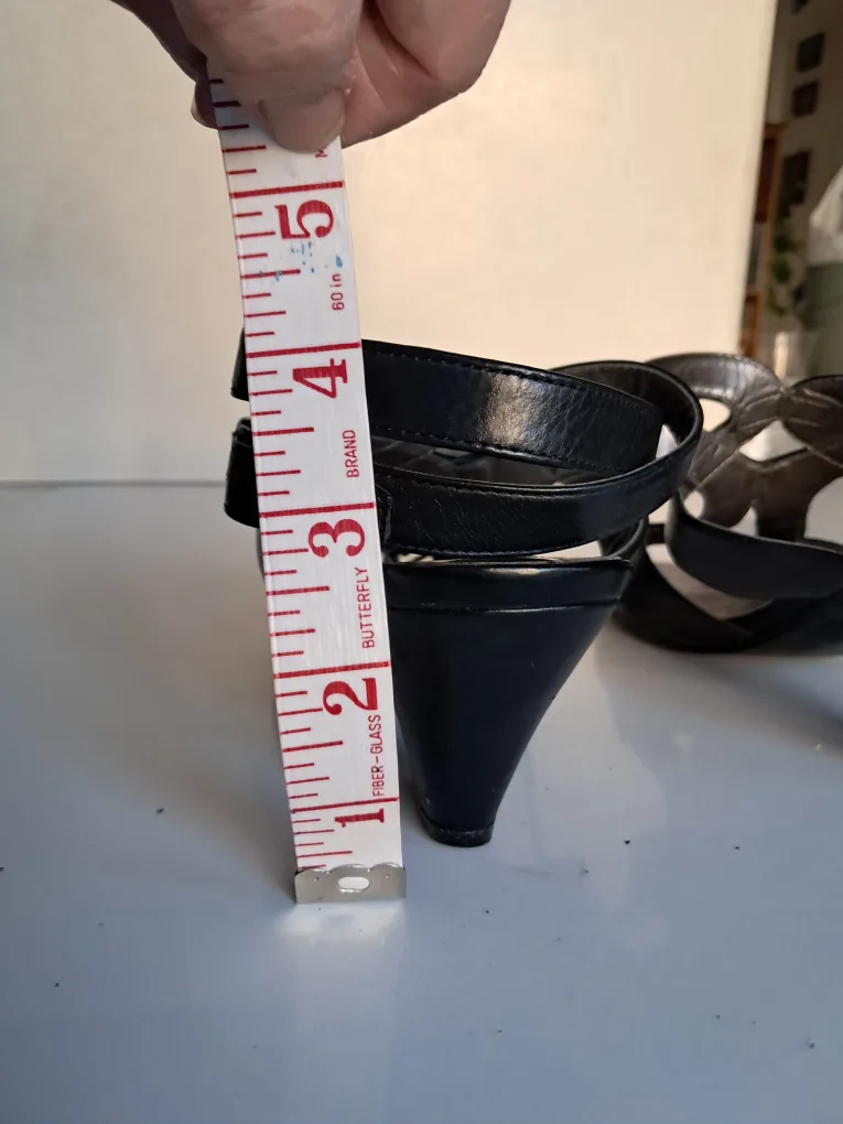 Black Leather Sandals Size 5M image indicator(6)