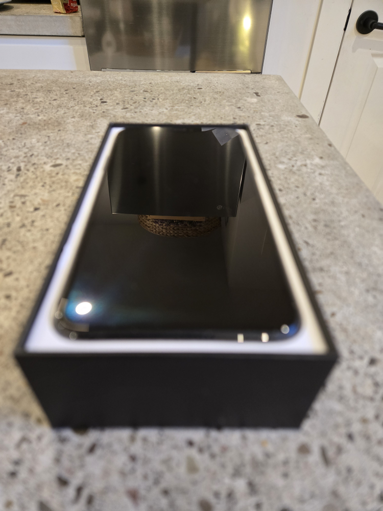 iPhone 11 Pro Max in Space Grey - photo 2