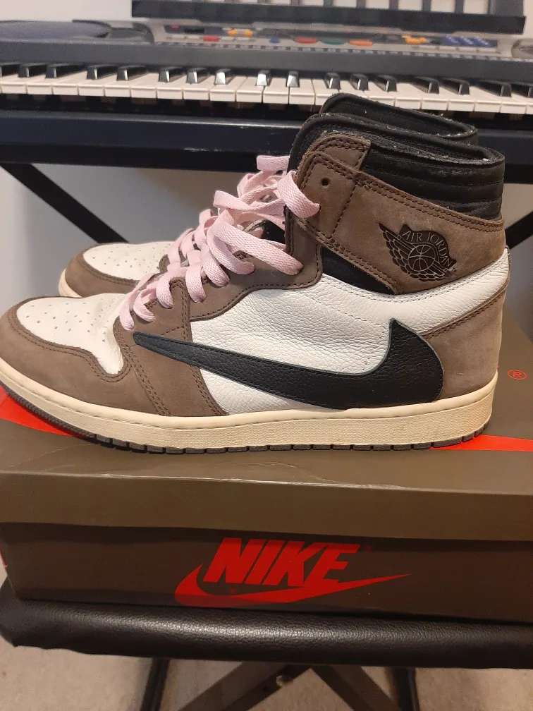 Nike Aj1 Travis scott mocha reps image indicator(2)