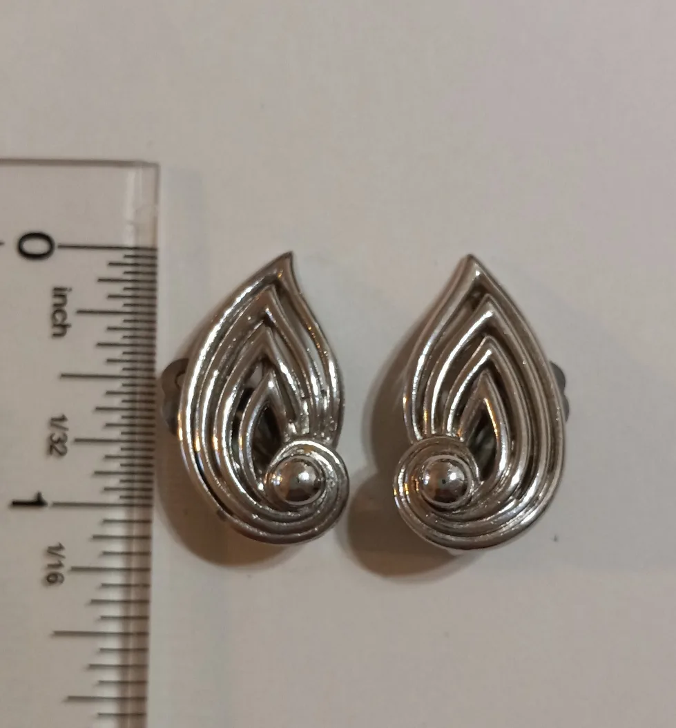 REDUCED Vintage Art deco silver earrings image indicator(2)