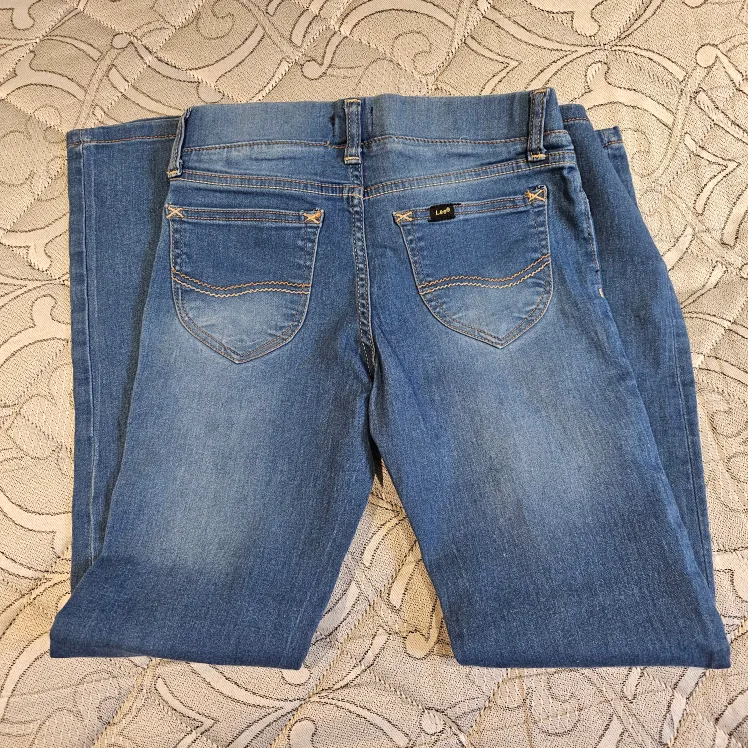 Lee Women's Size 10 Pull-On Jeans image indicator(2)