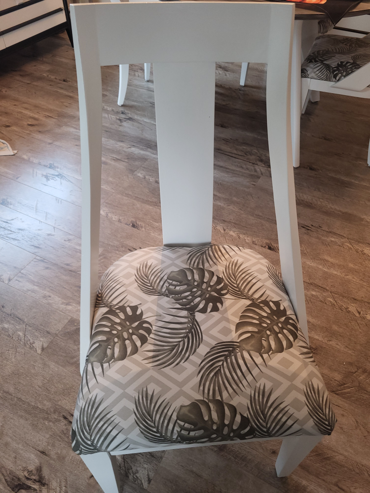 Round Dining Table and four Chairs Set - photo 4