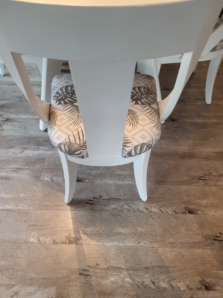 Round Dining Table and four Chairs Set - photo 5