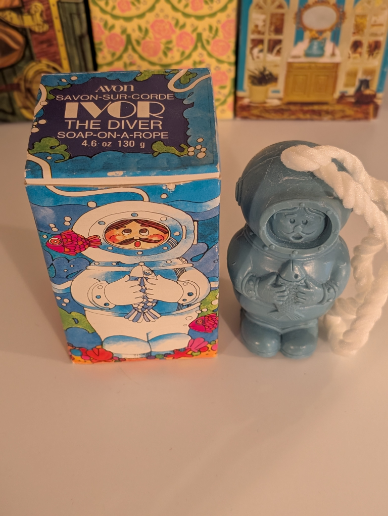 Vintage Avon Collectible Perfume & Soap Set - photo 4