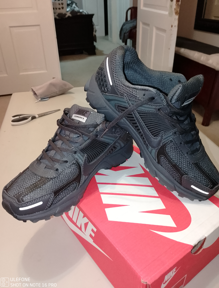 Nike Vomero 5 Men's Running Shoes - Size US 11 - photo 2