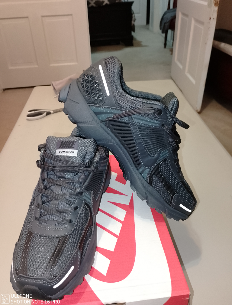 Nike Vomero 5 Men's Running Shoes - Size US 11 - photo 4