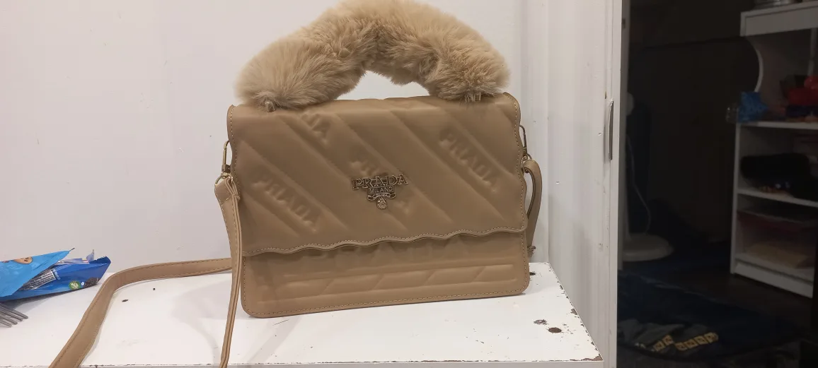 Designer Handbag image indicator(8)