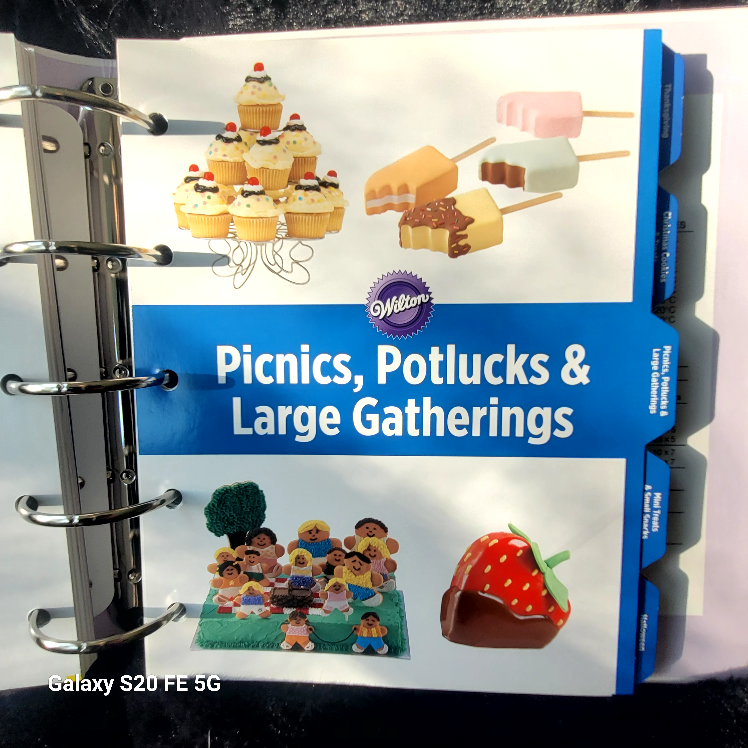 Wilton Ultimate Treat & Decorating Collection Binder - photo 5
