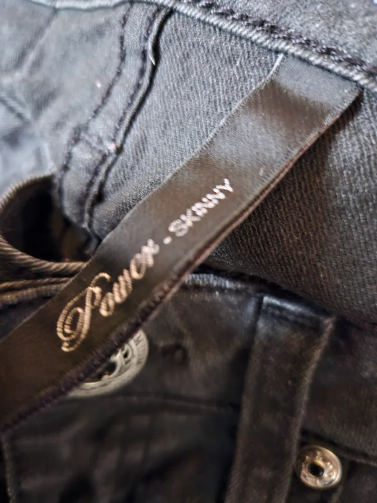 Guess Premium Black Skinny Jeans image indicator(7)