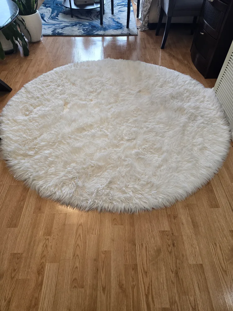 Safavieh Faux Sheepskin Rug - Ivory image indicator(3)